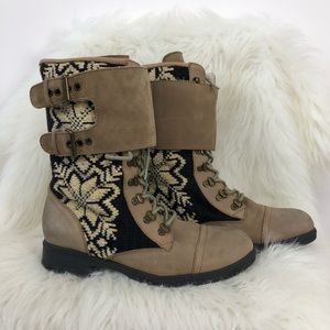 Kelsi Dagger Ilya snowflake boots. Size 8.5